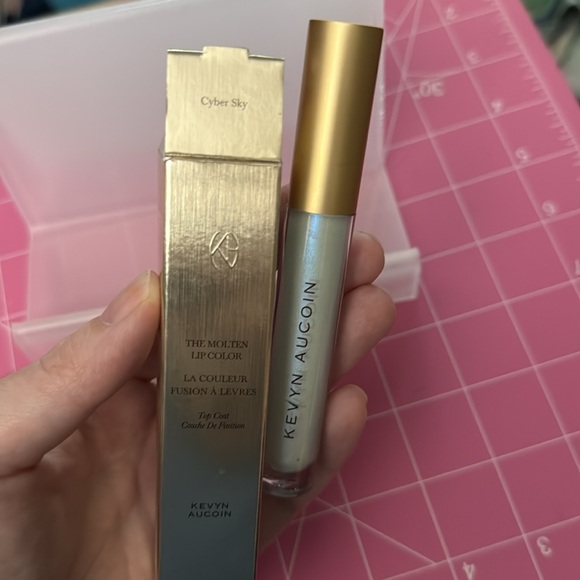 5 Kevyn Aucoin- Molten Liquid Lipsticks - Picture 4 of 8